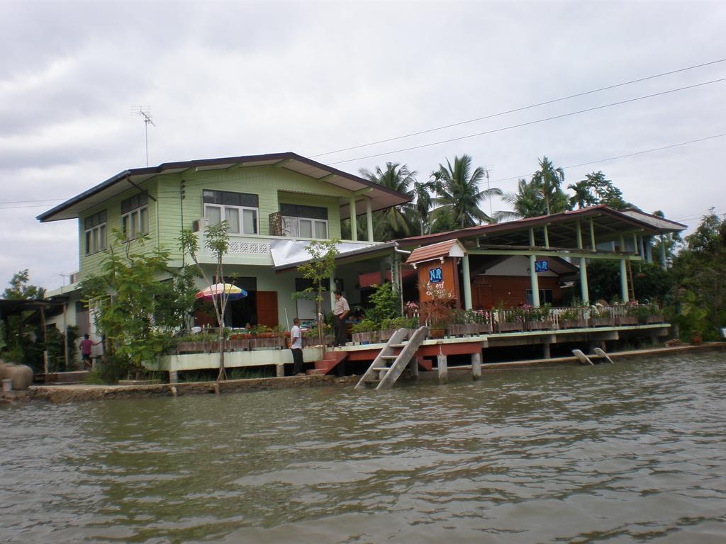 Nr Homestay Amphawa Exterior photo