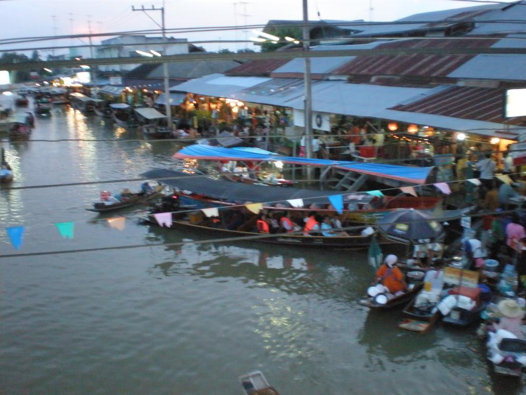 Nr Homestay Amphawa Exterior photo